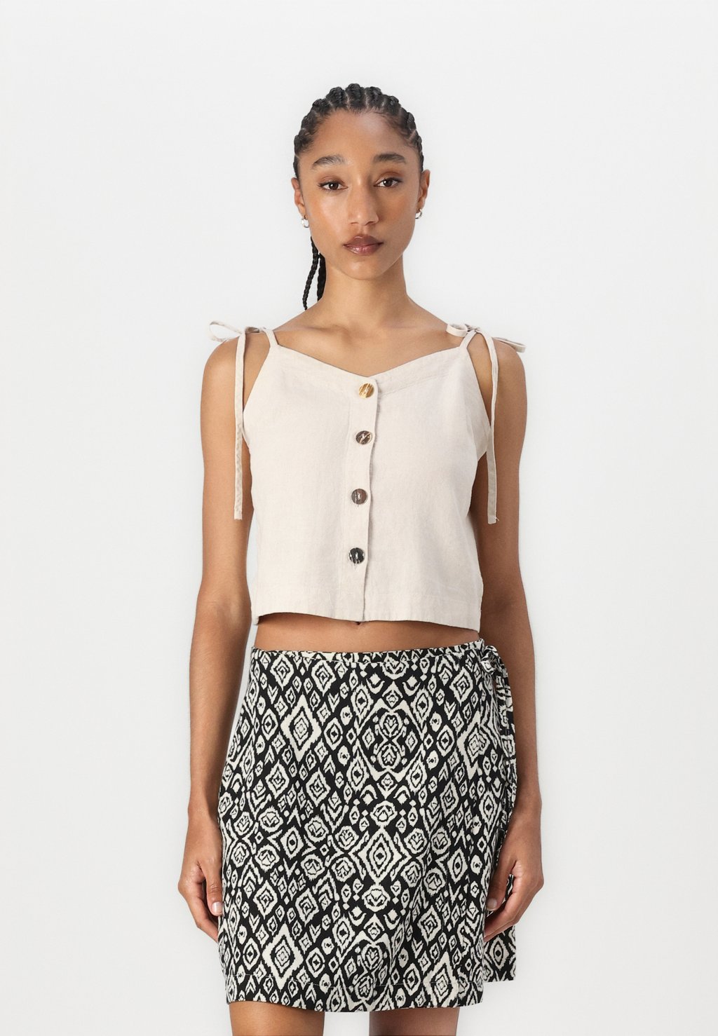 Топ LINNO ICHI, бежевый
Топ LINNO ICHI, бежевый