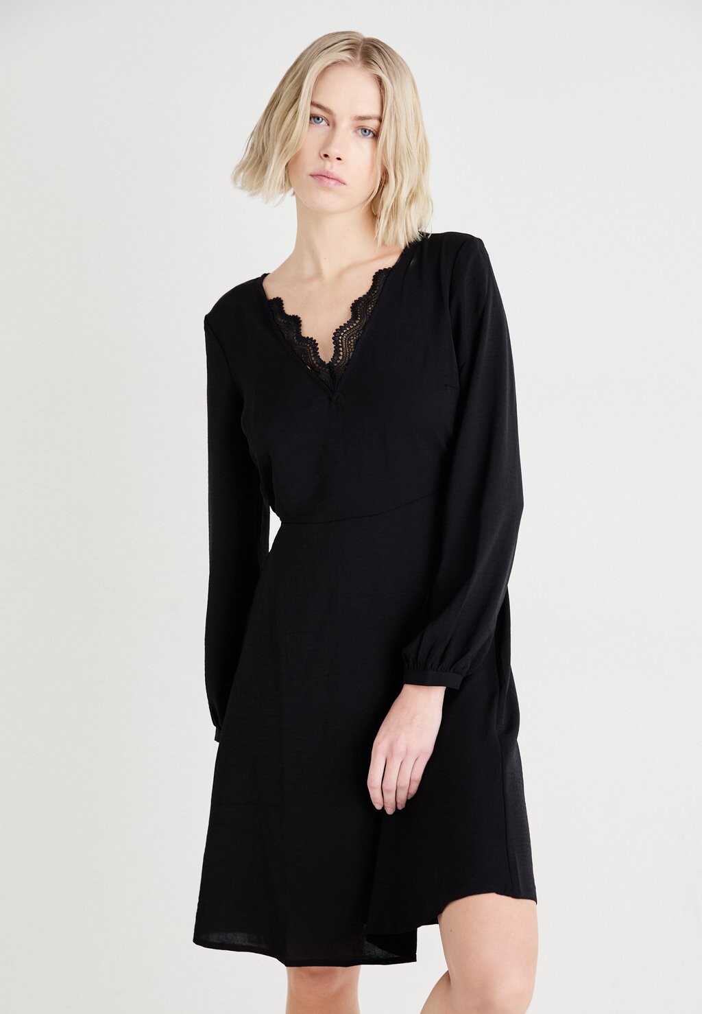 Коктейльное платье / Вечернее платье VMTHEA DRESS Vero Moda, черный
Коктейльное платье / Вечернее платье VMTHEA DRESS Vero Moda, черный