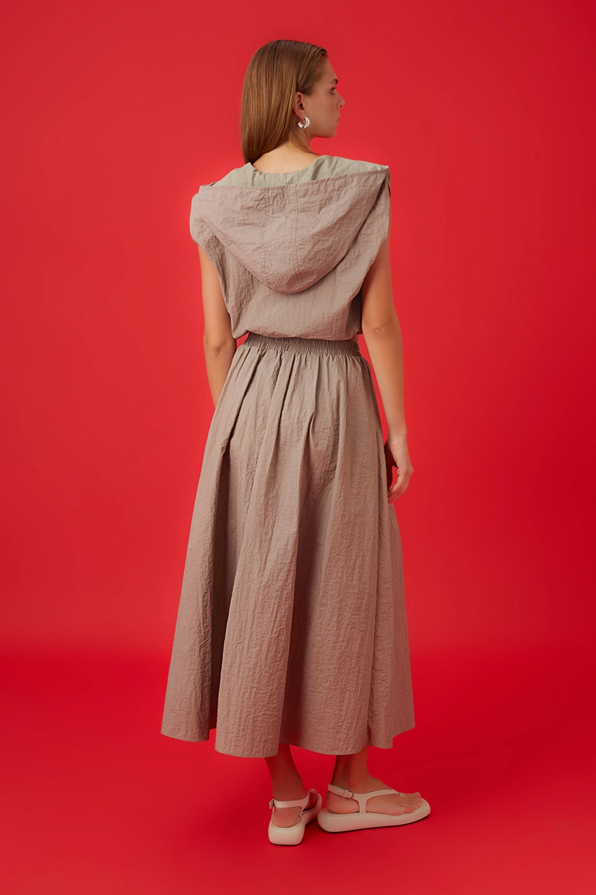 Жилет с капюшоном и оборками Nocturne, цвет mink
Жилет с капюшоном и оборками Nocturne, цвет mink