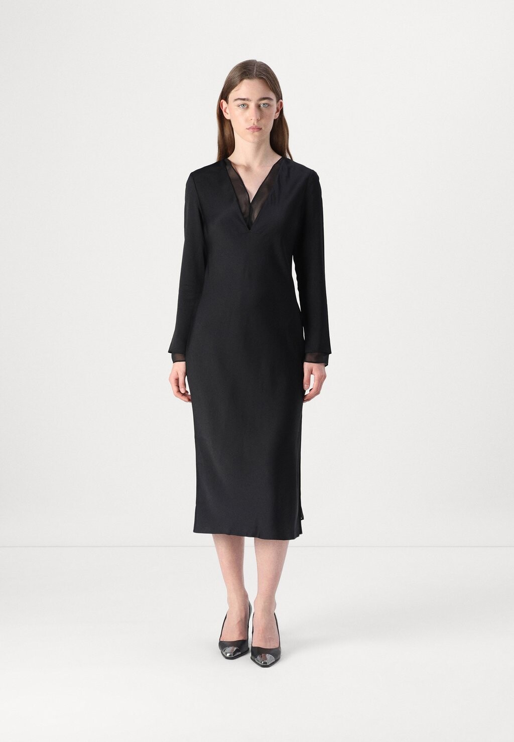 Платье-футляр SHEER PANEL SHIFT MIDI DRESS Calvin Klein, черный
Платье-футляр SHEER PANEL SHIFT MIDI DRESS Calvin Klein, черный
