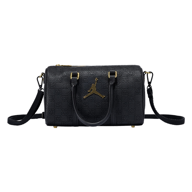 Jordan Бостонская сумка с золотым логотипом, Black
Jordan Бостонская сумка с золотым логотипом, Black