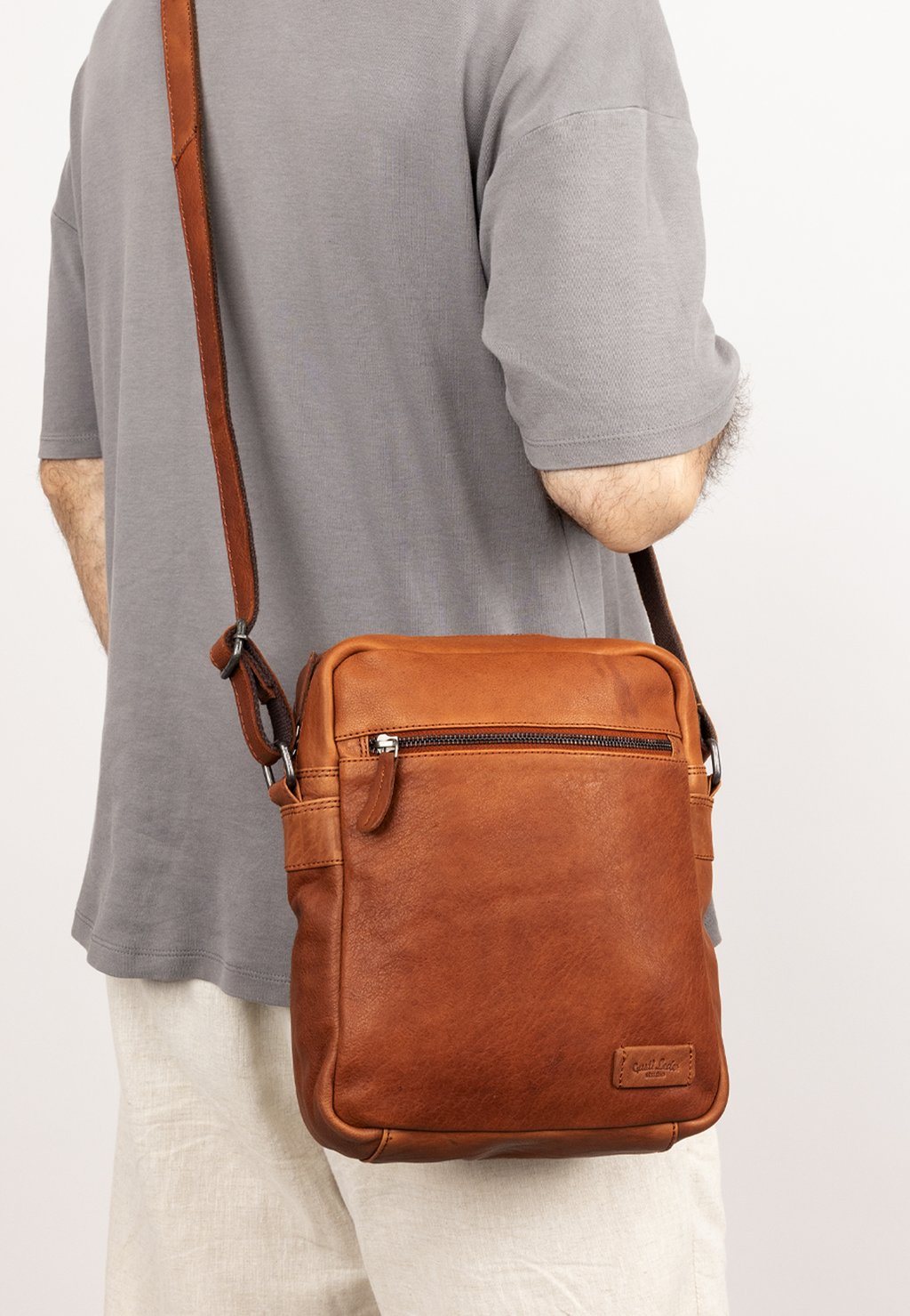 Сумка через плечо UMHÄN Gusti Leder, коричневый
Сумка через плечо UMHÄN Gusti Leder, коричневый