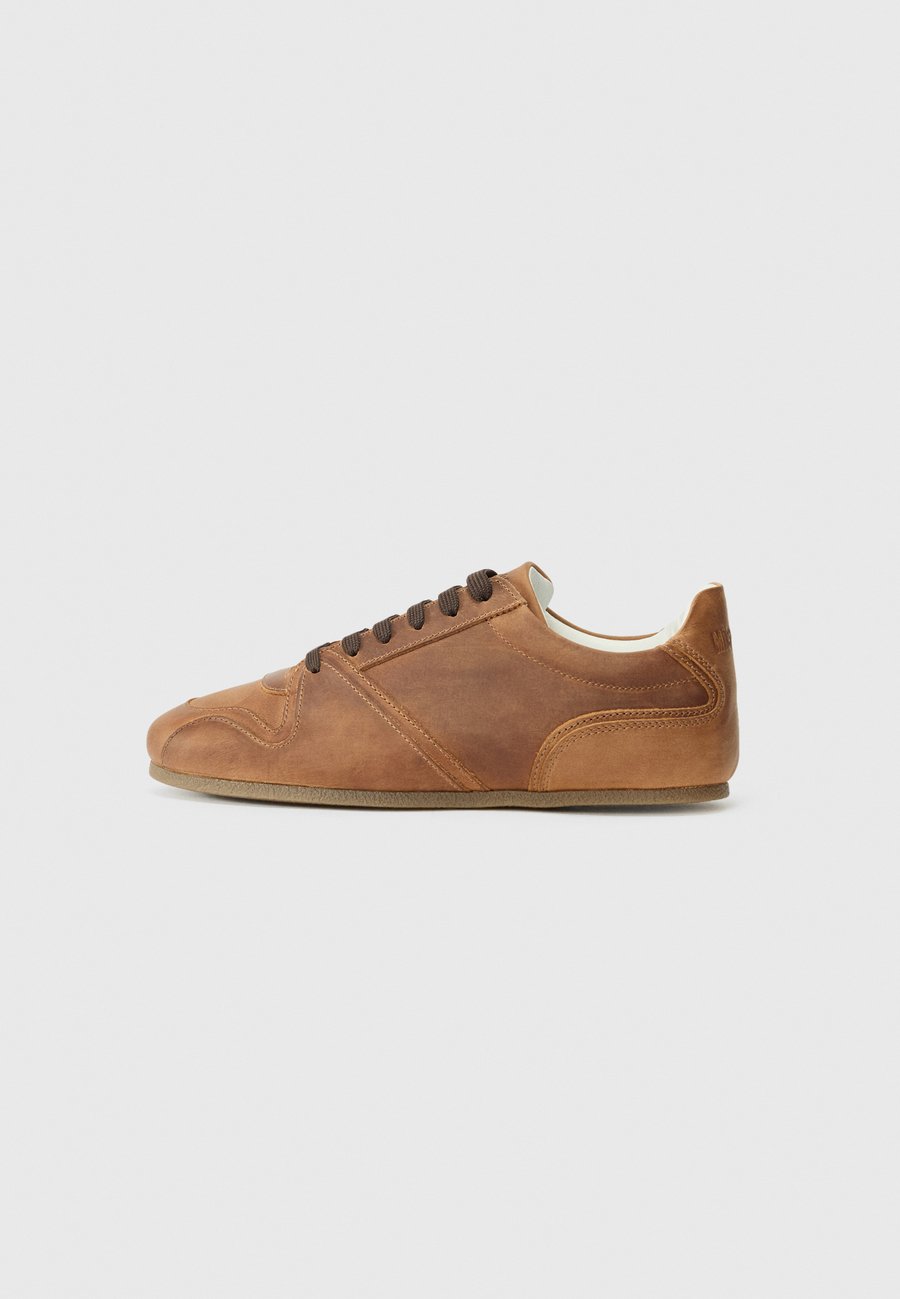 Кроссовки MOSCHINO Trainers, Noce/Brown
Кроссовки MOSCHINO Trainers, Noce/Brown