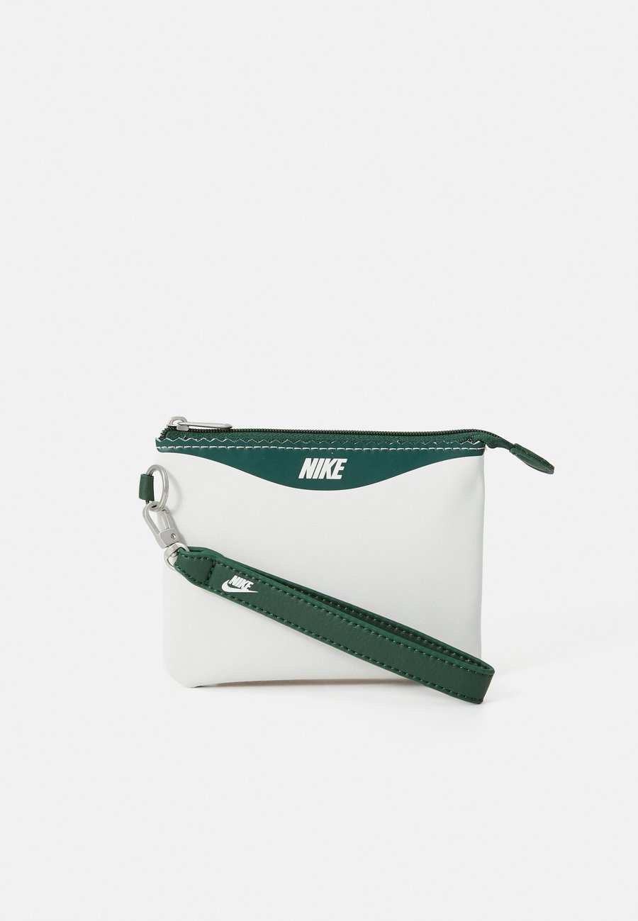 Кошелек Nike Sportswear ICON CORTEZ WRISTLET UNISEX, Summitwhite/Midnightnavy/Fir/White
Кошелек Nike Sportswear ICON CORTEZ WRISTLET UNISEX, Summitwhite/Midnightnavy/Fir/White