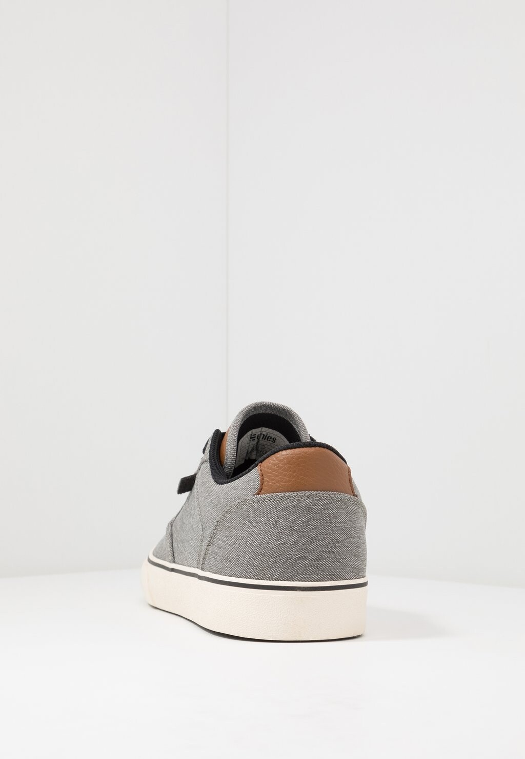 Кроссовки Blitz Etnies, серый
Кроссовки Blitz Etnies, серый