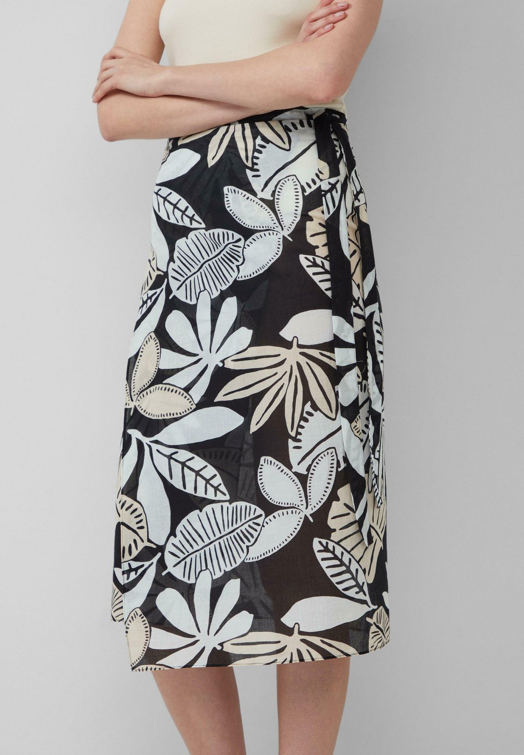 Юбка с запахом PAREO MIT ARTWORK s.Oliver, черный
Юбка с запахом PAREO MIT ARTWORK s.Oliver, черный