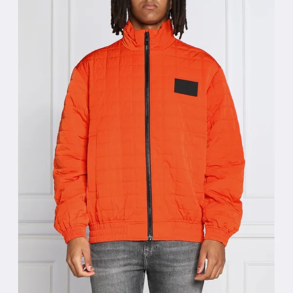 Стеганый бомбер стандартного кроя Calvin Klein, оранжевый
Стеганый бомбер стандартного кроя Calvin Klein, оранжевый