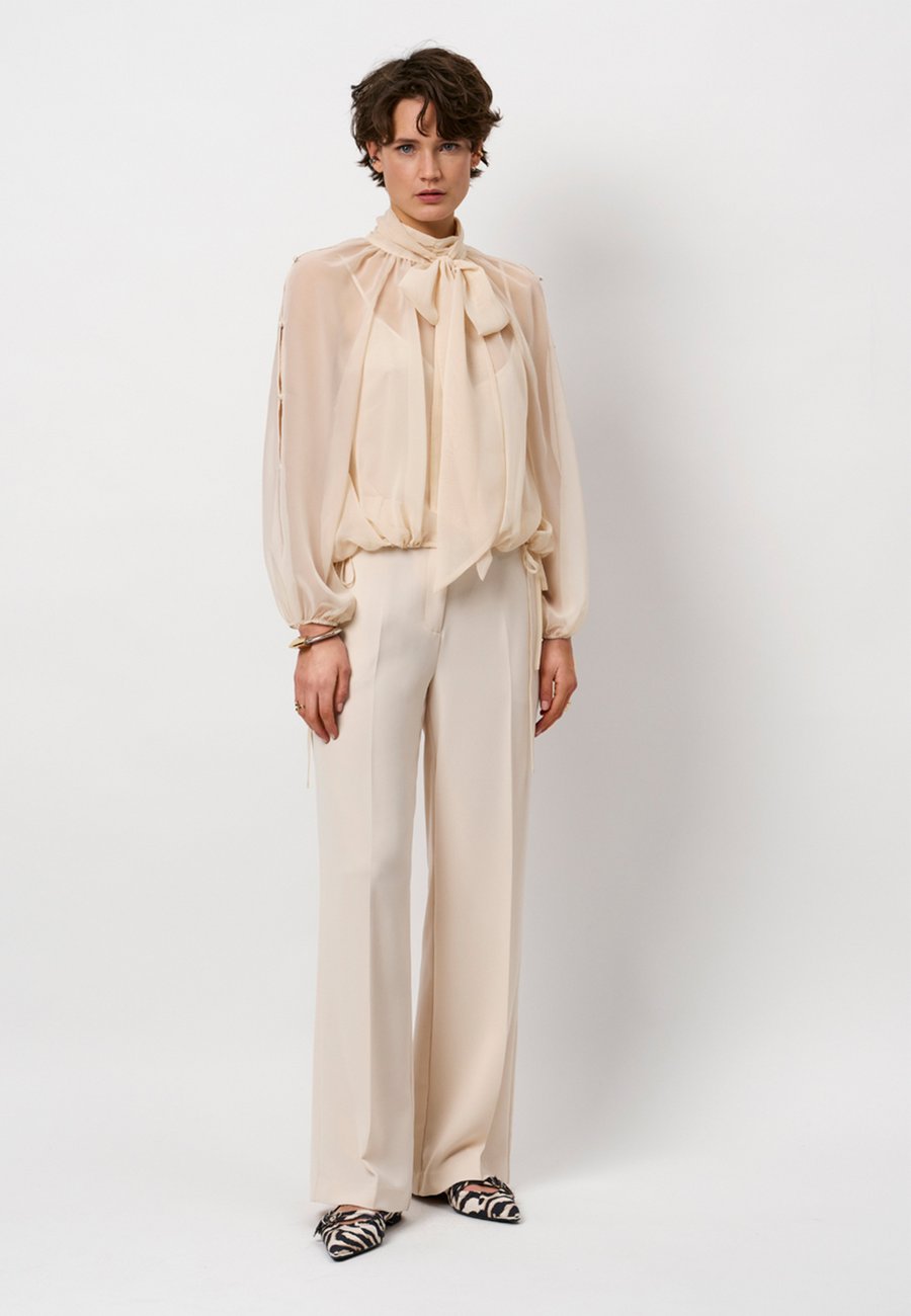 Блуза Dante6 SONIA BOHEMIAN , White/Off-White
Блуза Dante6 SONIA BOHEMIAN , White/Off-White