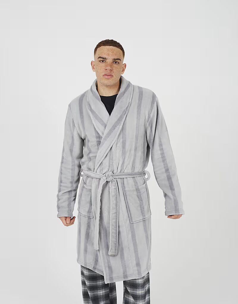 Длинный полосатый халат из шерпы серого цвета Brave Soul
Длинный полосатый халат из шерпы серого цвета Brave Soul