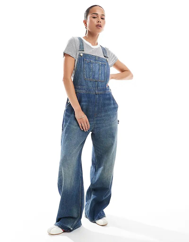 Классический комбинезон Tommy Jeans средне-синего цвета 
Классический комбинезон Tommy Jeans средне-синего цвета