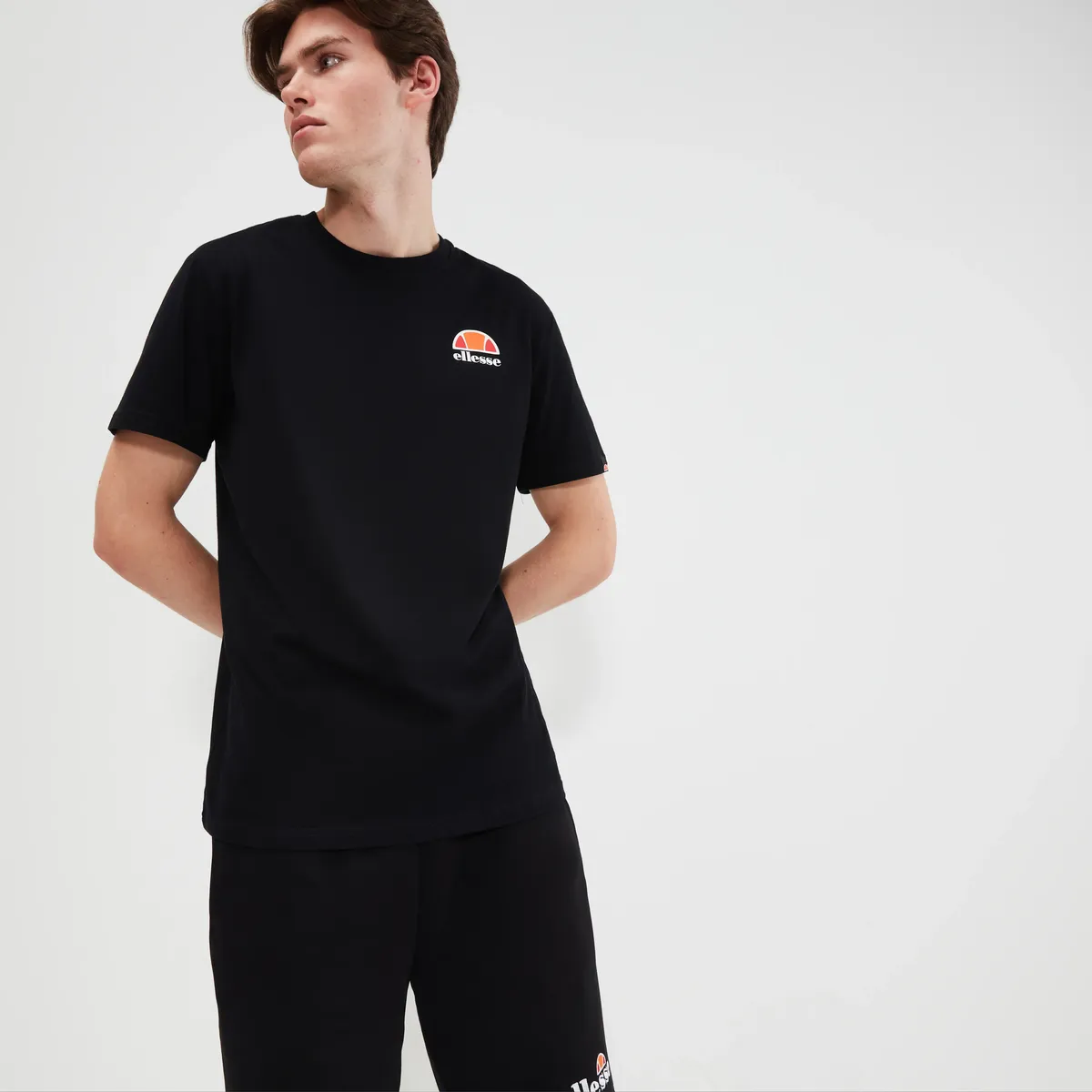 Футболка Ellesse "H T-SHIRT" с логотипом, черный
Футболка Ellesse "H T-SHIRT" с логотипом, черный
