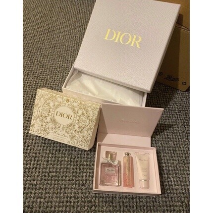 Dior Miss Dior Blooming Bouquet 30ml Gift Set Limited Edition Xmas 2023
Dior Miss Dior Blooming Bouquet 30ml Gift Set Limited Edition Xmas 2023