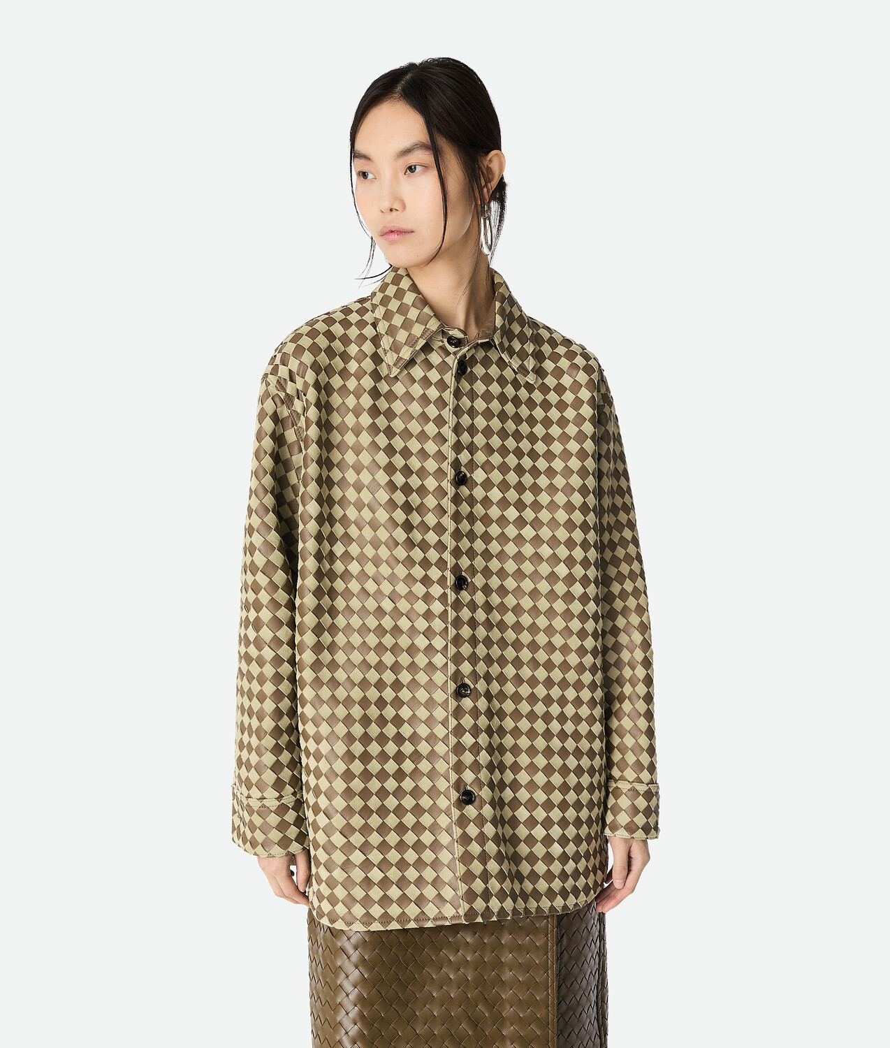 Intrecciato leather and suede shirt BOTTEGA VENETA, травертин/лиана
Intrecciato leather and suede shirt BOTTEGA VENETA, травертин/лиана