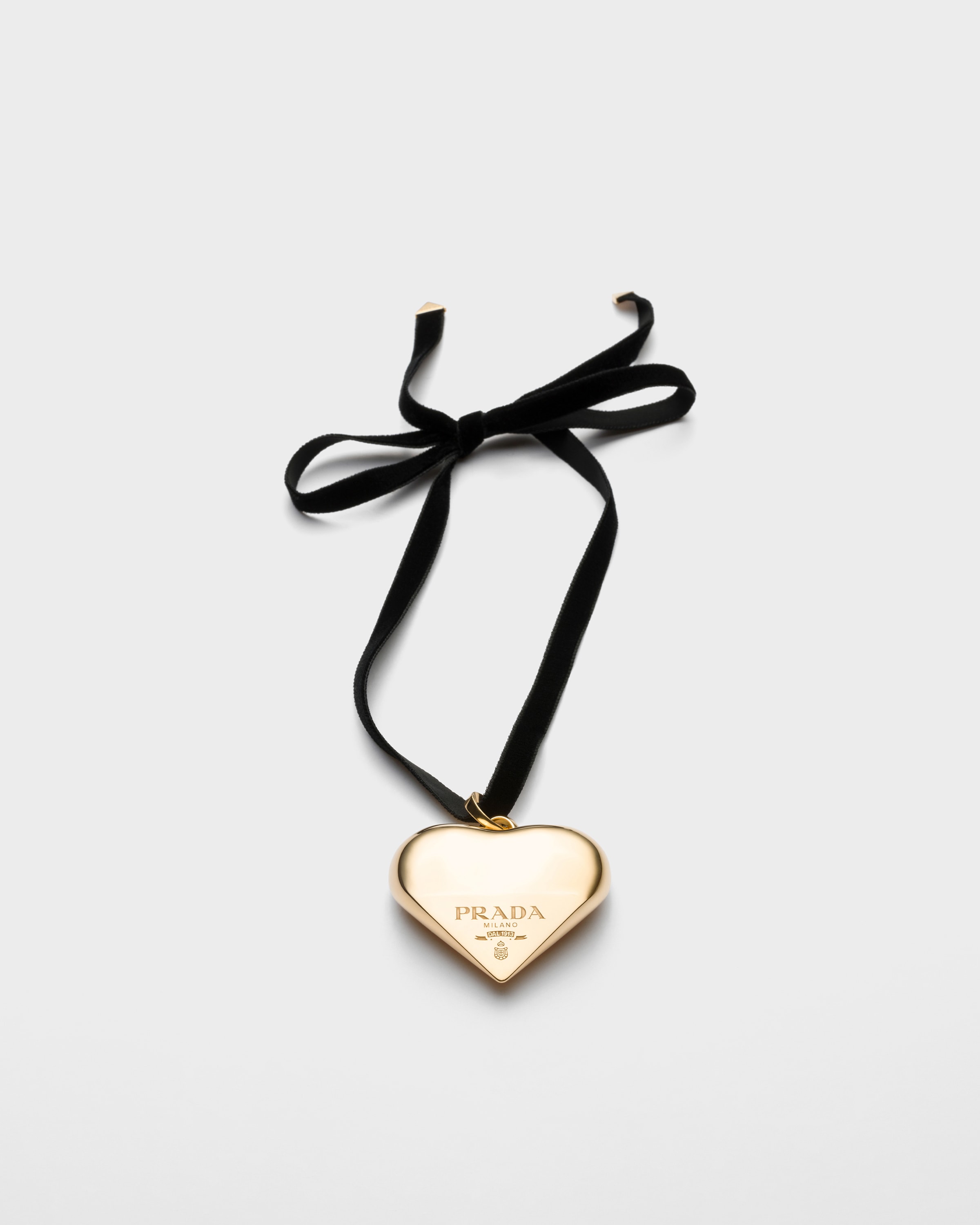 Чокер Eternal Gold с крупным кулоном из желтого золота Prada, золото
Чокер Eternal Gold с крупным кулоном из желтого золота Prada, золото