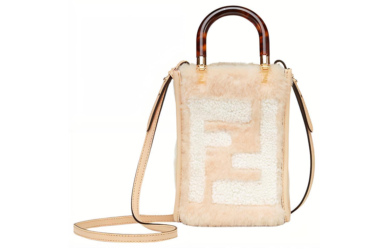 Сумка Sunshine Sheepskin, тоут, шоппер, женская мини-сумка через плечо FENDI, basic set (bag+dust bag)
Сумка Sunshine Sheepskin, тоут, шоппер, женская мини-сумка через плечо FENDI, basic set (bag+dust bag)
