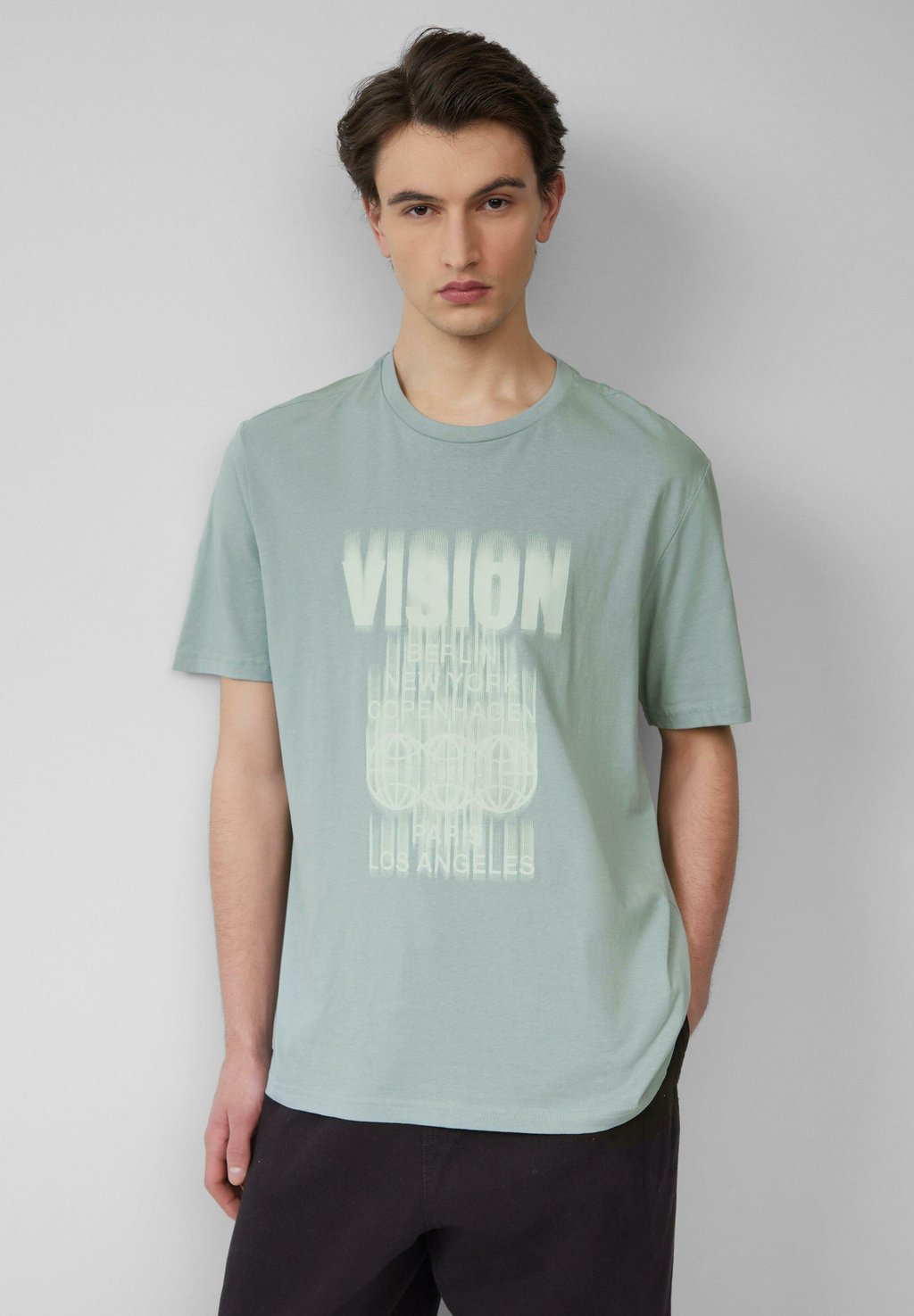 Футболка с принтом QS, зеленый
Футболка с принтом QS, зеленый