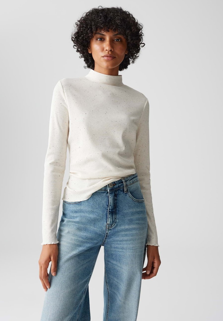 Топ OPUS SLIM FIT, Soft Cream/White
Топ OPUS SLIM FIT, Soft Cream/White