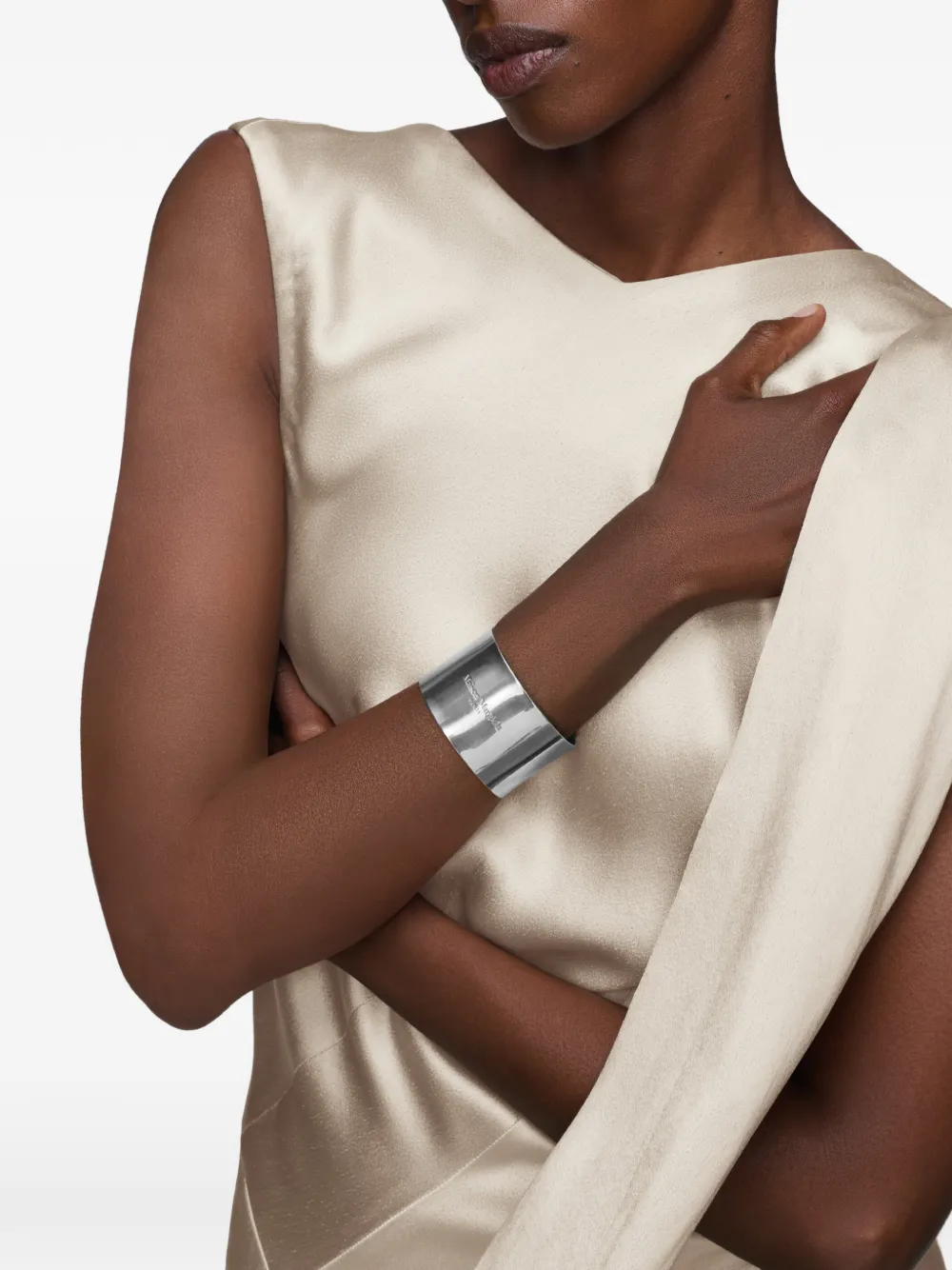 Браслет-кафф с логотипом Maison Margiela, серебряный
Браслет-кафф с логотипом Maison Margiela, серебряный