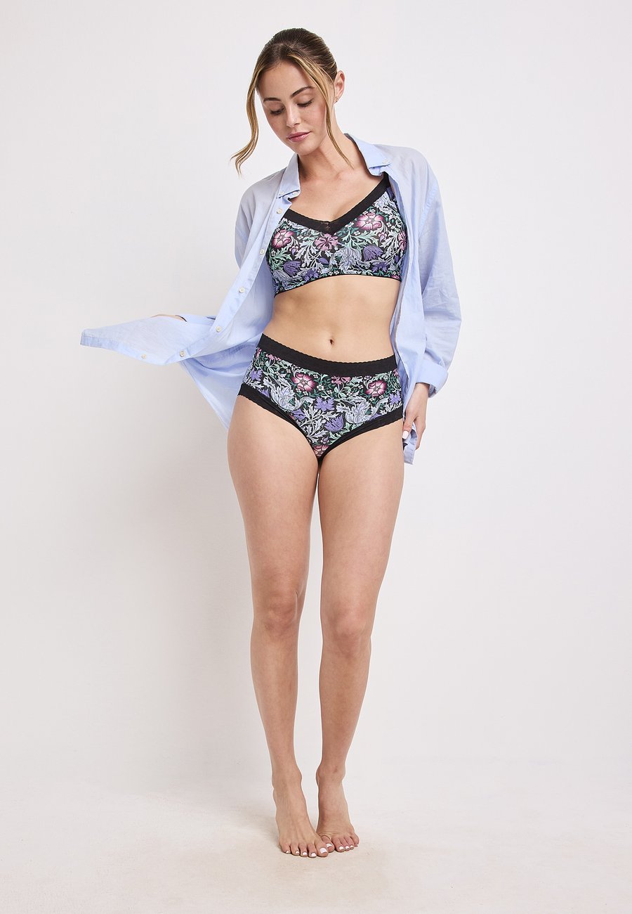 Брифы Jockey SOFT STRETCH, Nouveau Garden Black/Black
Брифы Jockey SOFT STRETCH, Nouveau Garden Black/Black