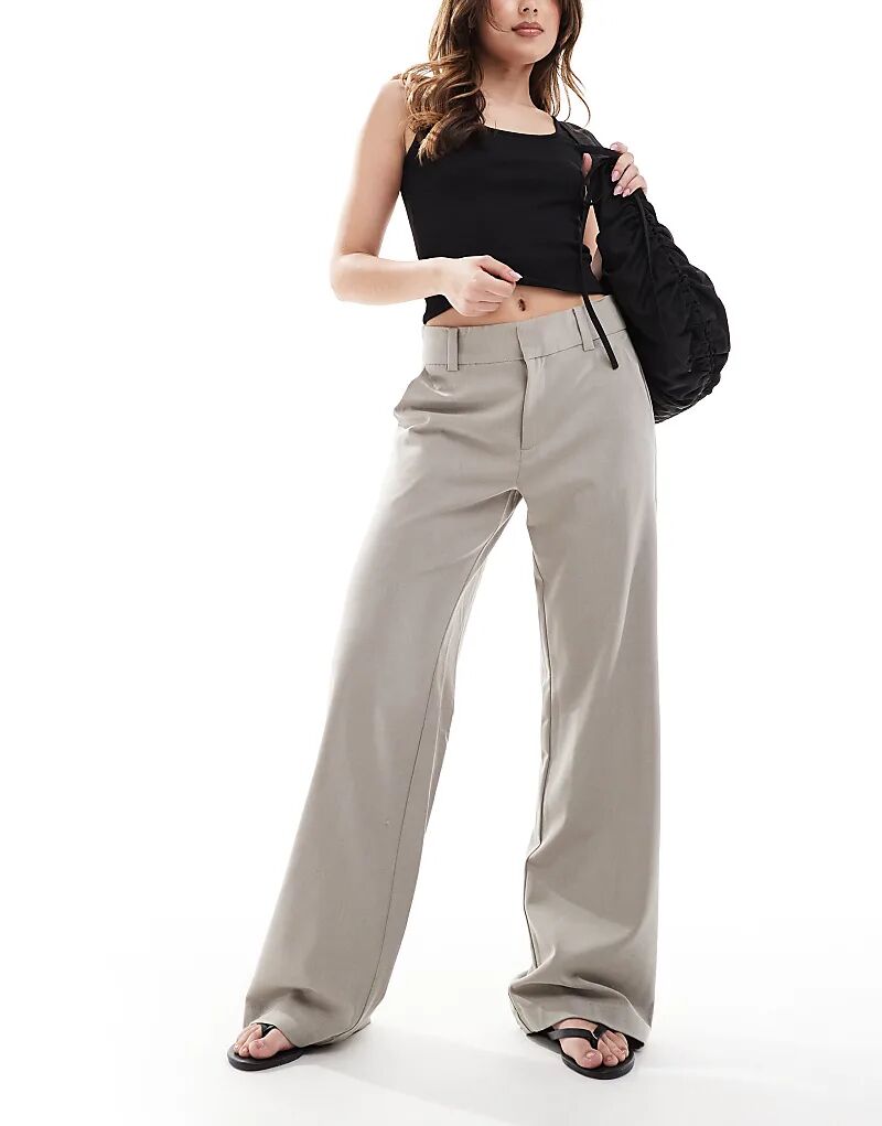 Костюмные брюки Cotton On Luis бежевого цвета
Костюмные брюки Cotton On Luis бежевого цвета