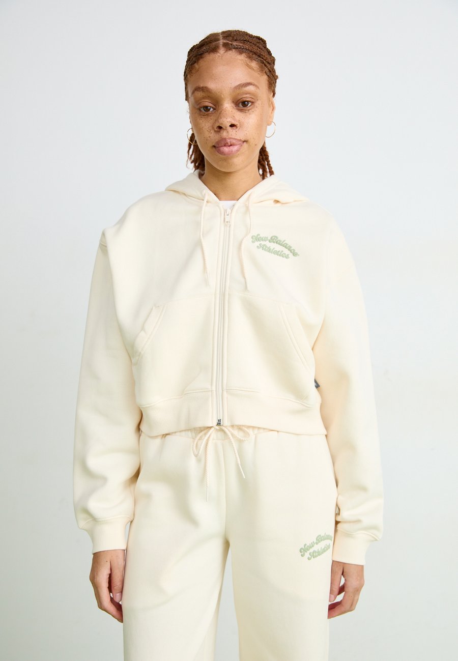Толстовка New Balance LINEAR HERITAGE FULL ZIP, Permafrost/Off-White, Белый, Толстовка New Balance LINEAR HERITAGE FULL ZIP, Permafrost/Off-White
Толстовка New Balance LINEAR HERITAGE FULL ZIP, Permafrost/Off-White, Белый, Толстовка New Balance LINEAR HERITAGE FULL ZIP, Permafrost/Off-White