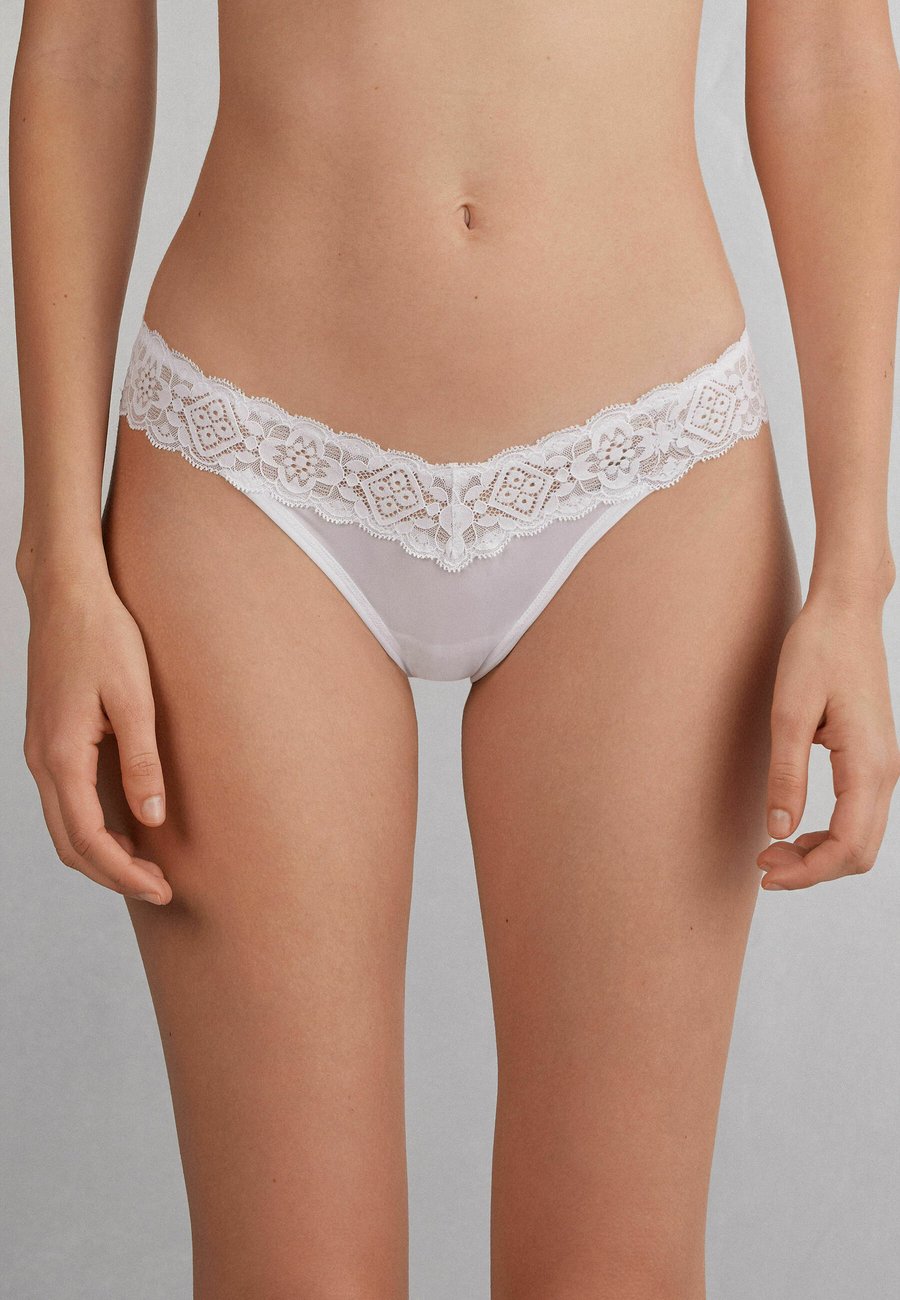 Трусы Intimissimi Thong, White
Трусы Intimissimi Thong, White