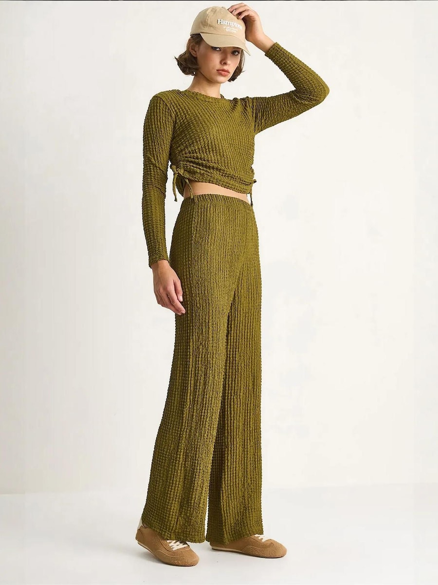 Брючный костюм Bianco Lucci, оливковый
Брючный костюм Bianco Lucci, оливковый