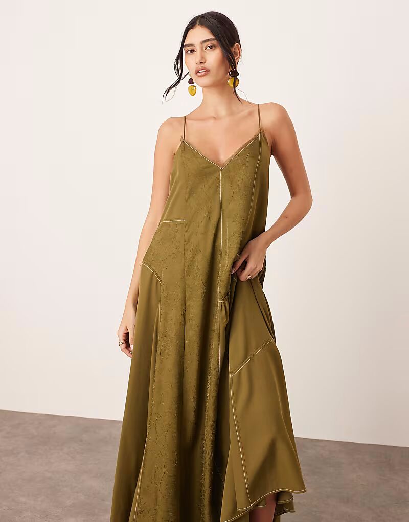 Платье миди ARRANGE из жатого атласа с необработанной окантовкой оливково-зеленого цвета 
Платье миди ARRANGE из жатого атласа с необработанной окантовкой оливково-зеленого цвета