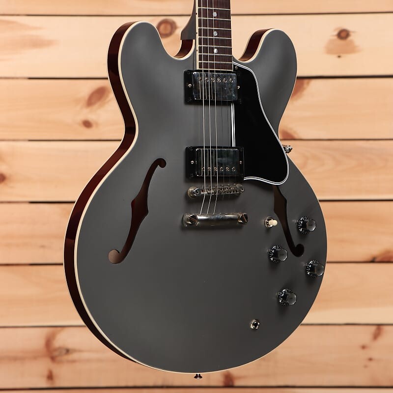 Электрогитара Gibson PSL 1961 ES-335 Ultra Light Aged - Silver Poly/Sparkling Burgundy - 130638 - PLEK'd
Электрогитара Gibson PSL 1961 ES-335 Ultra Light Aged - Silver Poly/Sparkling Burgundy - 130638 - PLEK'd