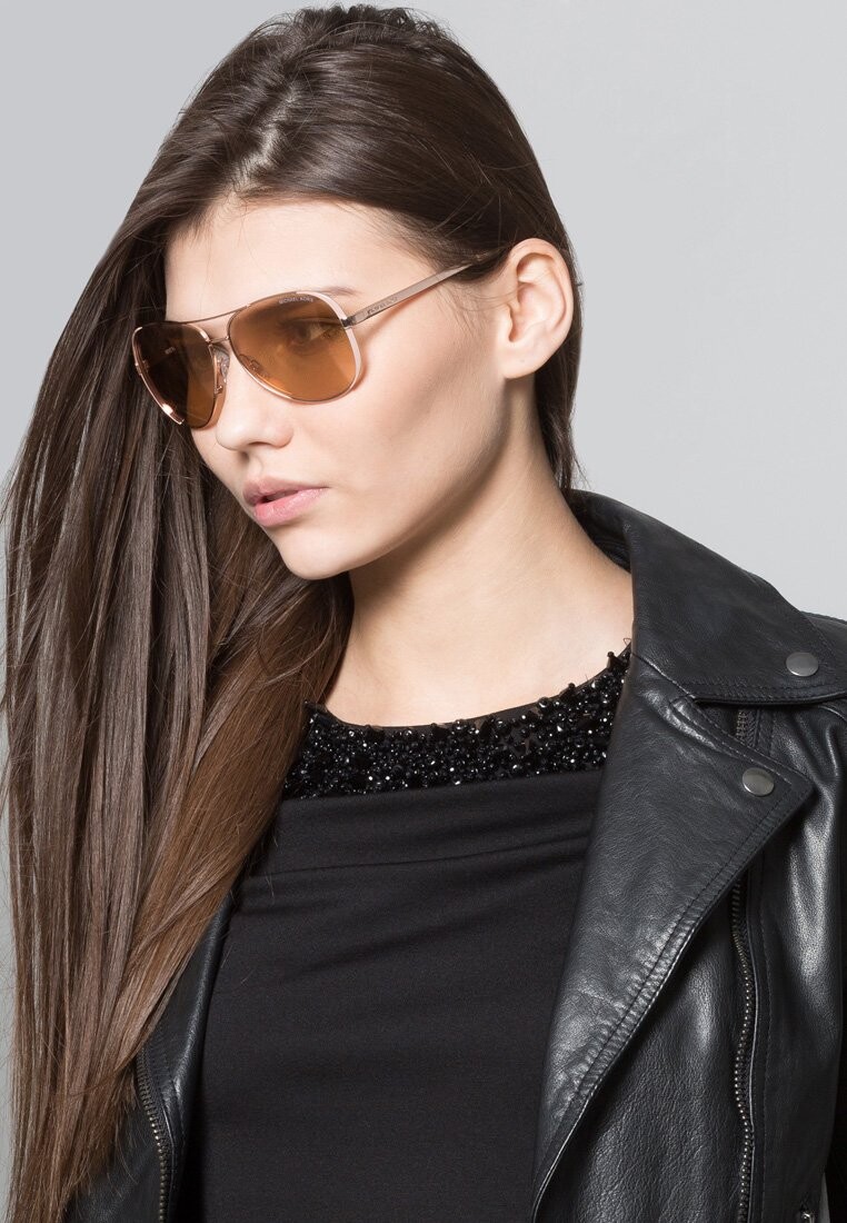 Солнцезащитные очки Michael Kors, светло-коричневый
Солнцезащитные очки Michael Kors, светло-коричневый