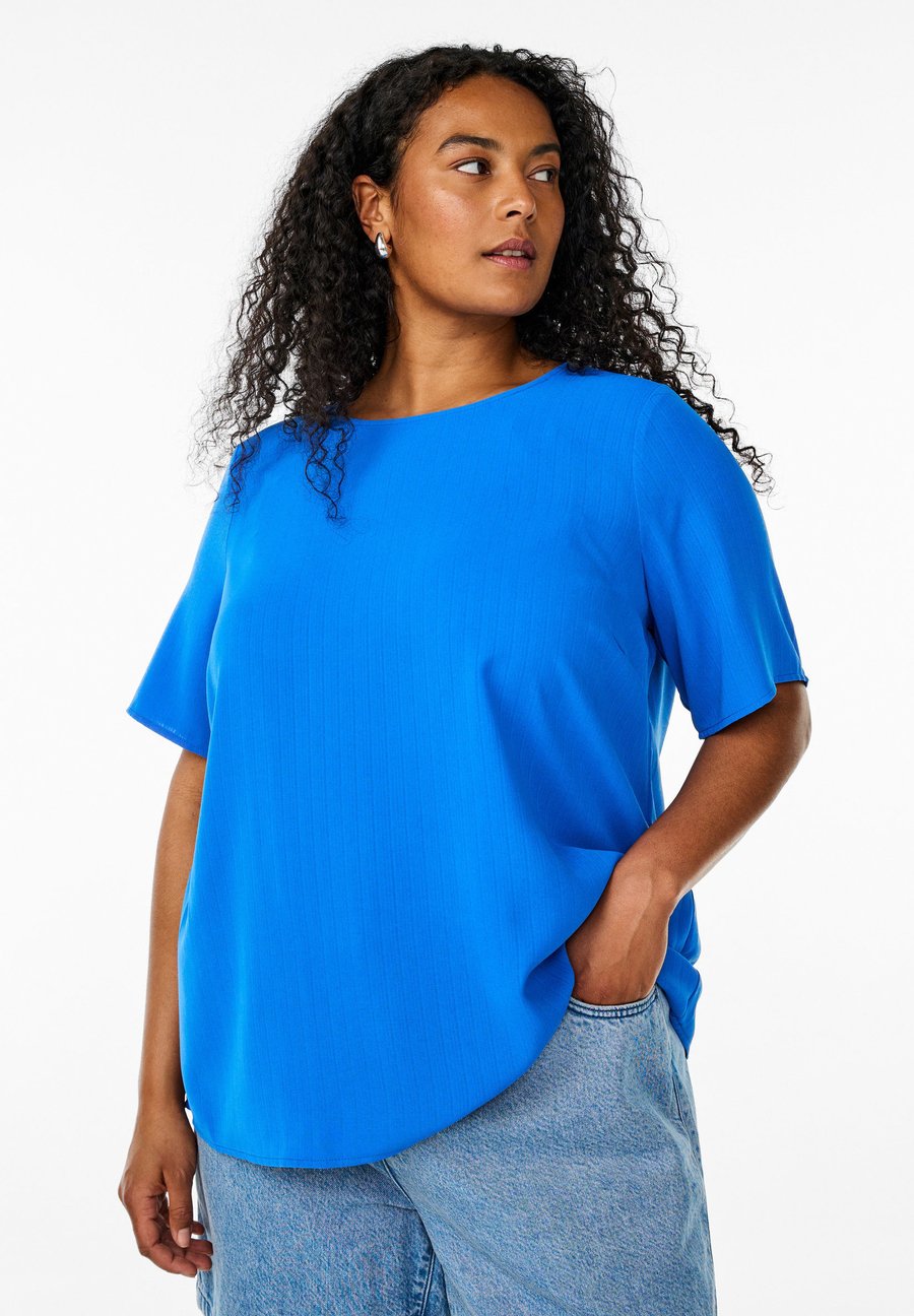 Блуза Zizzi KURZÄRMELIGE MIT RUNDHALSAUSSCHNITT, Strong Blue/Blue
Блуза Zizzi KURZÄRMELIGE MIT RUNDHALSAUSSCHNITT, Strong Blue/Blue