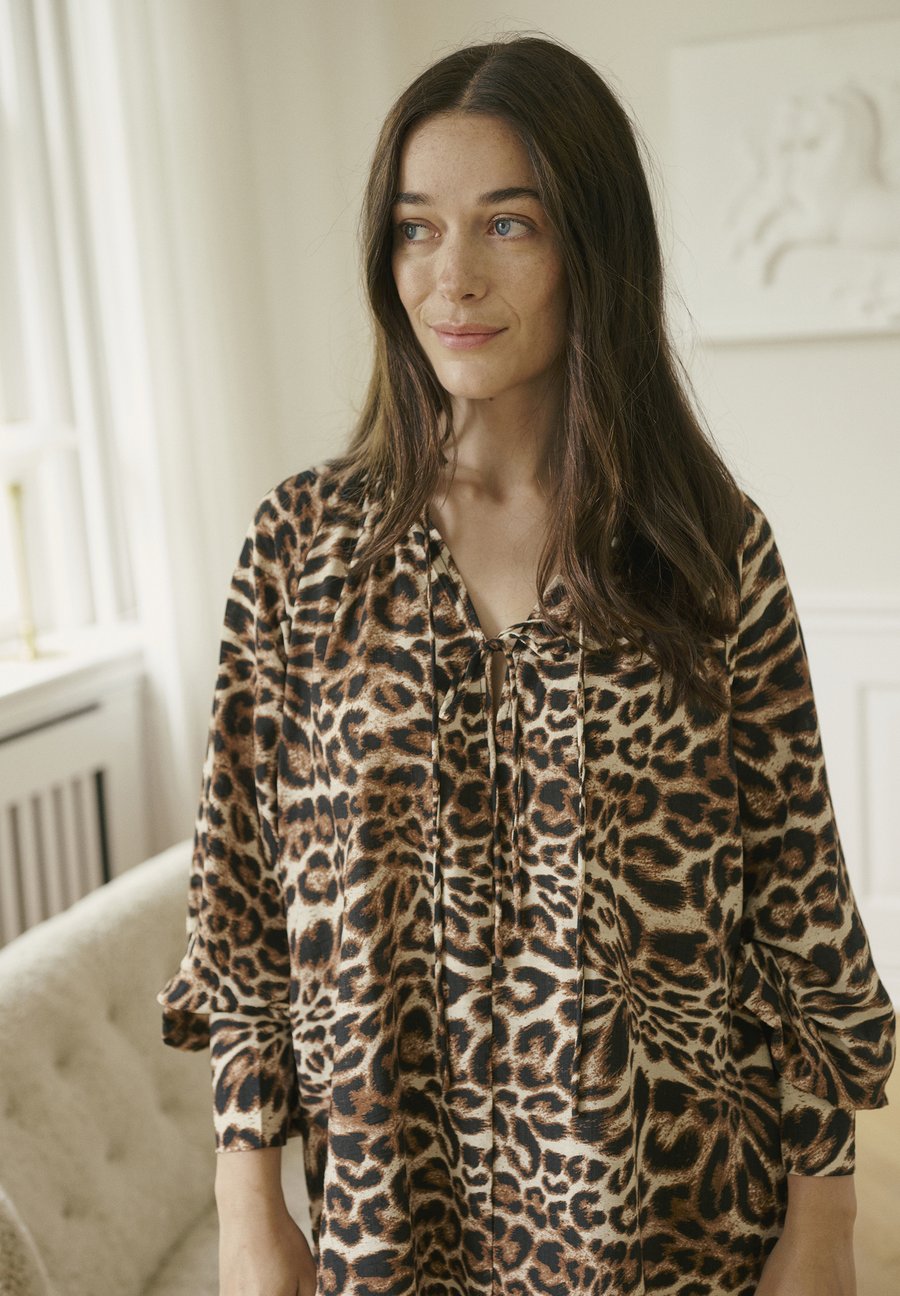 Платье Bon'A Parte FANELLA, Brown Leopard Print/Brown
Платье Bon'A Parte FANELLA, Brown Leopard Print/Brown