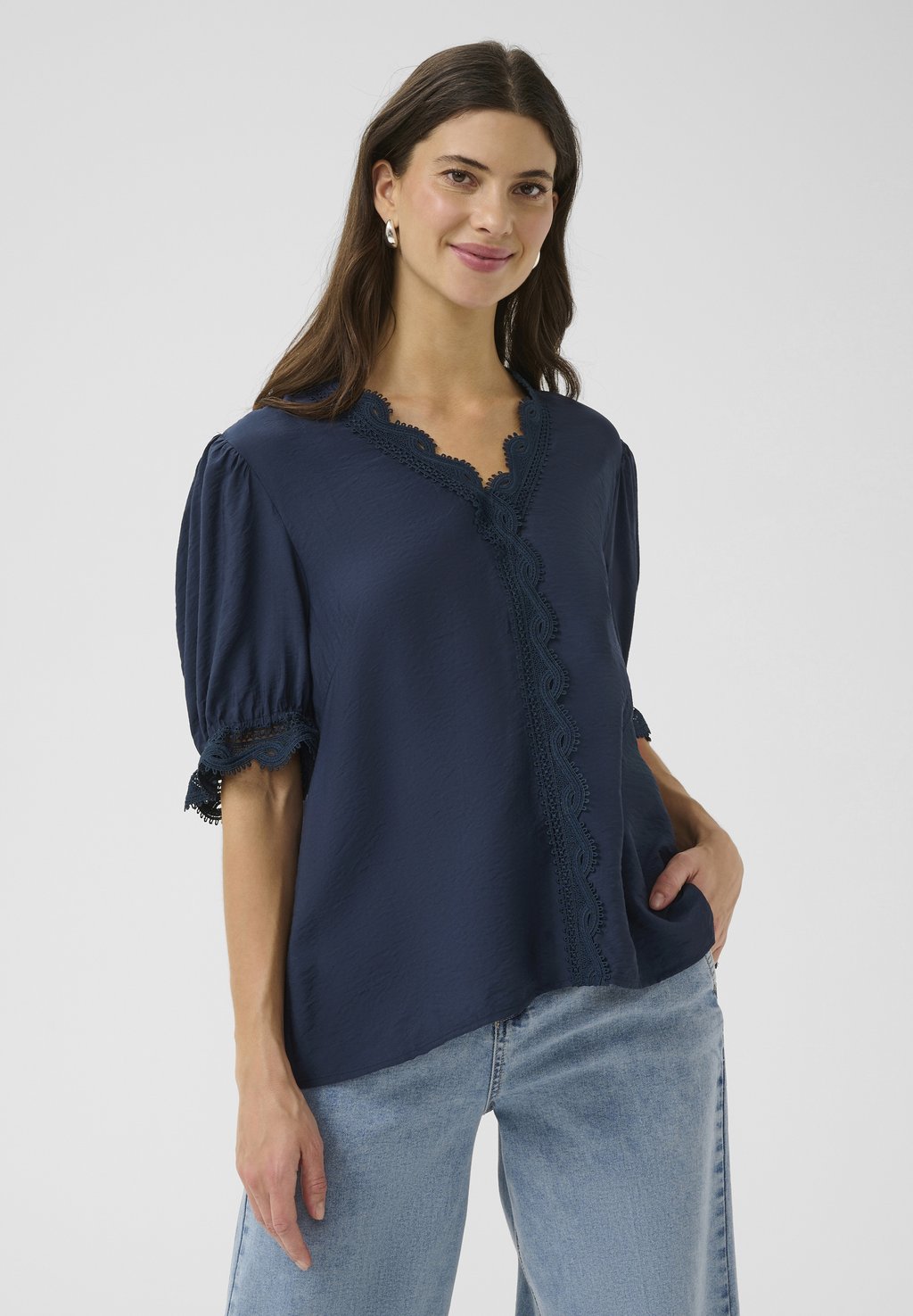 Блуза CRFRAMMY BRODERI ANGLAIS Cream, темно-синий
Блуза CRFRAMMY BRODERI ANGLAIS Cream, темно-синий