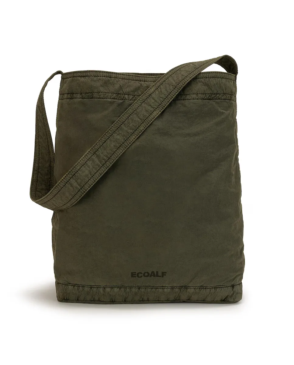 Женская сумка через плечо с мягкой отделкой и неброским принтом логотипа Ecoalf, цвет Kaki
Женская сумка через плечо с мягкой отделкой и неброским принтом логотипа Ecoalf, цвет Kaki