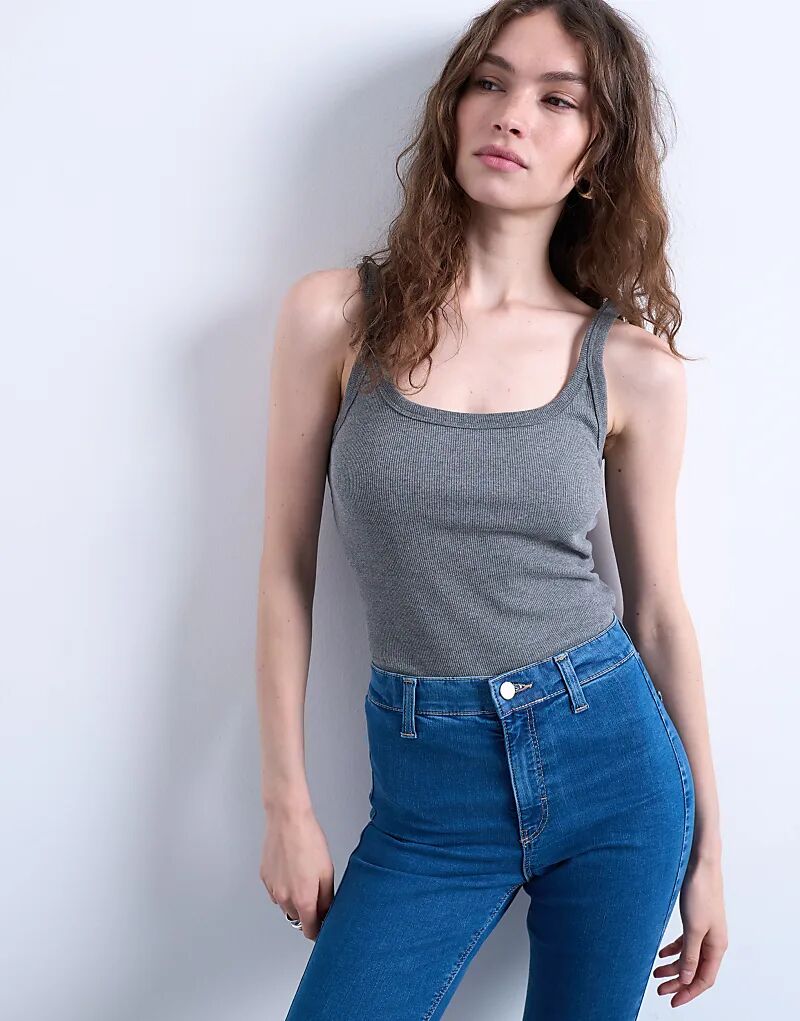 Узкая майка Topshop с глубоким вырезом и ребристым лифом темно-серого цвета
Узкая майка Topshop с глубоким вырезом и ребристым лифом темно-серого цвета