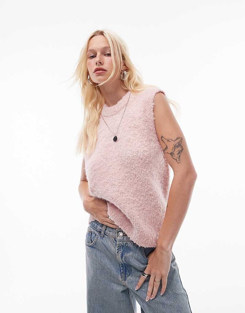 Topshop — светло-розовая вязаная майка-букле с круглым вырезом
Topshop — светло-розовая вязаная майка-букле с круглым вырезом