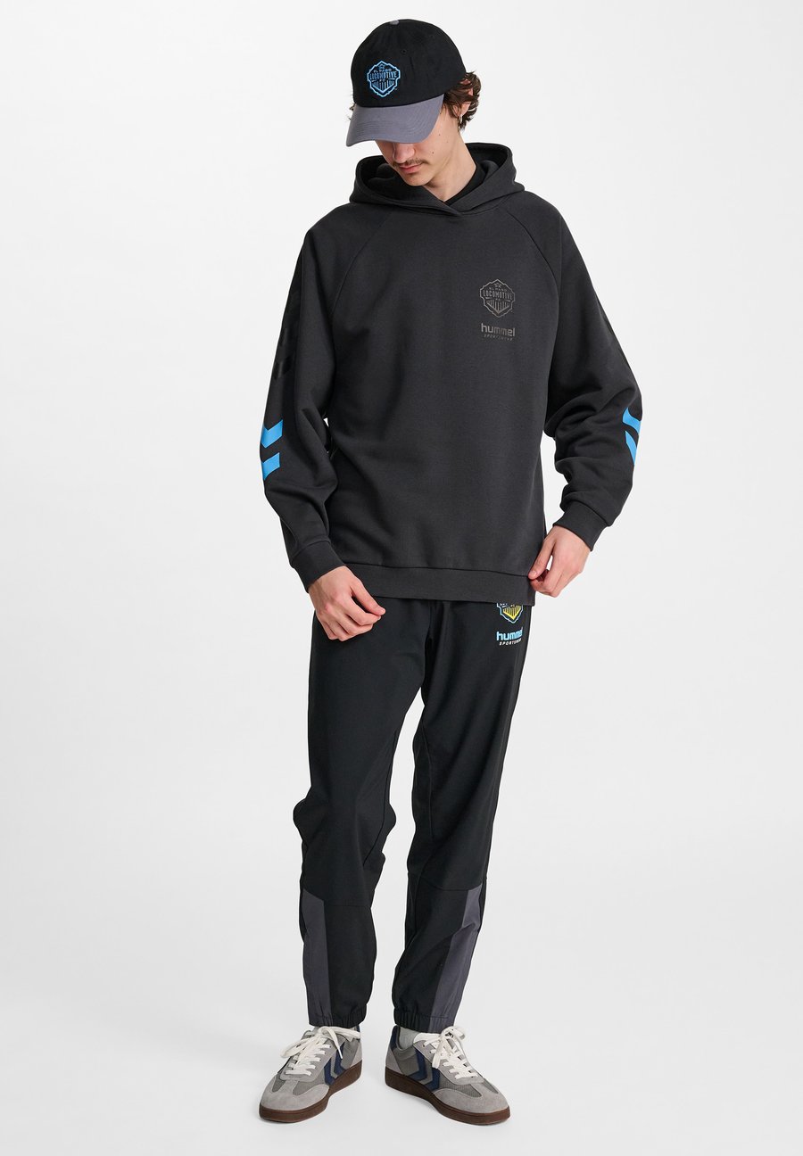 Толстовка Hummel HMLOVERSIZED SW EL PASO, Ebony/Black, Черный, Толстовка Hummel HMLOVERSIZED SW EL PASO, Ebony/Black
Толстовка Hummel HMLOVERSIZED SW EL PASO, Ebony/Black, Черный, Толстовка Hummel HMLOVERSIZED SW EL PASO, Ebony/Black