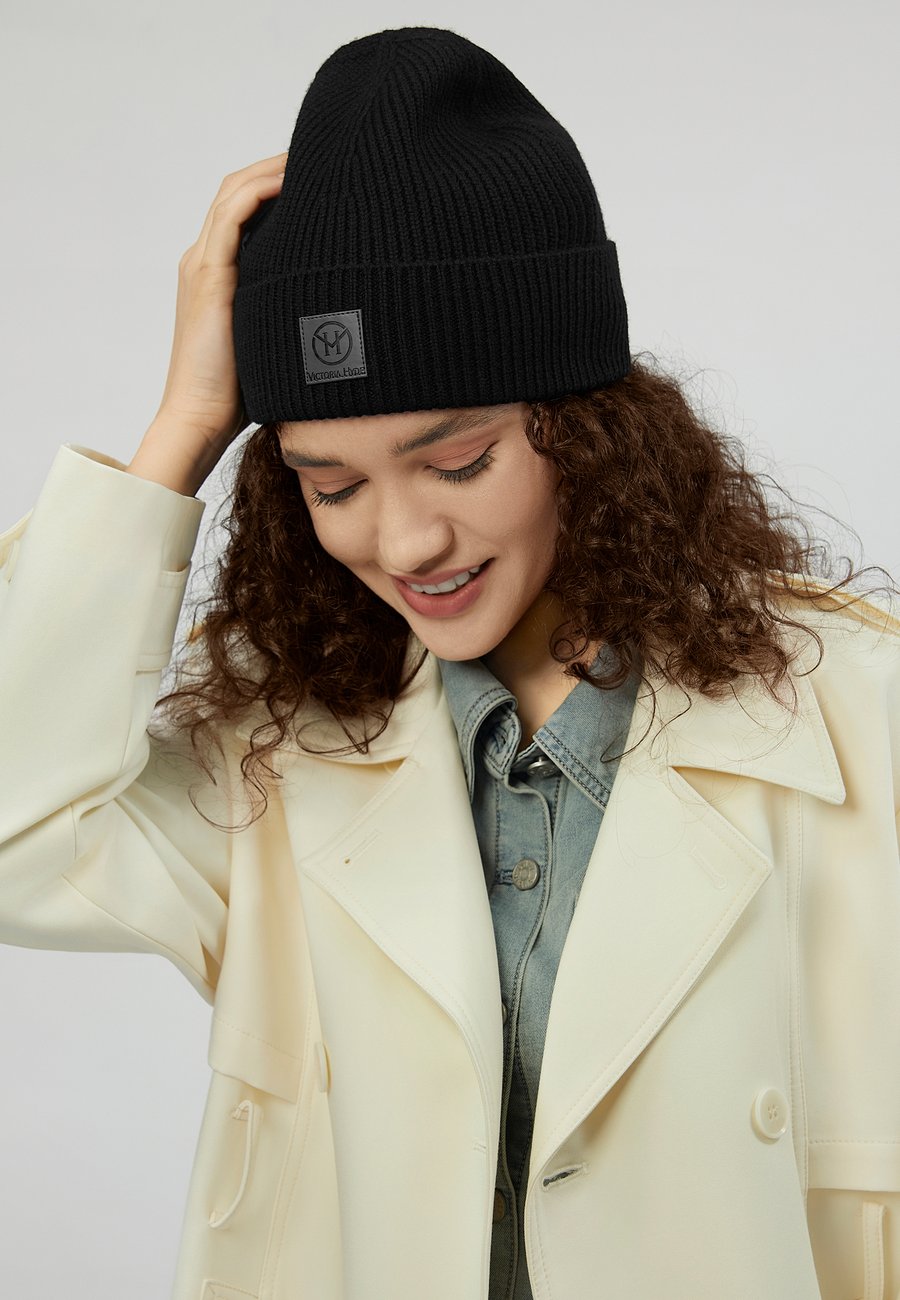 Шапка Victoria Hyde BRENDT, Schwarz/Black
Шапка Victoria Hyde BRENDT, Schwarz/Black