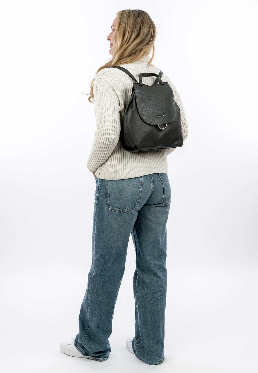 Рюкзак SURI FREY Rucksack, Grey /Dark Grey
Рюкзак SURI FREY Rucksack, Grey /Dark Grey