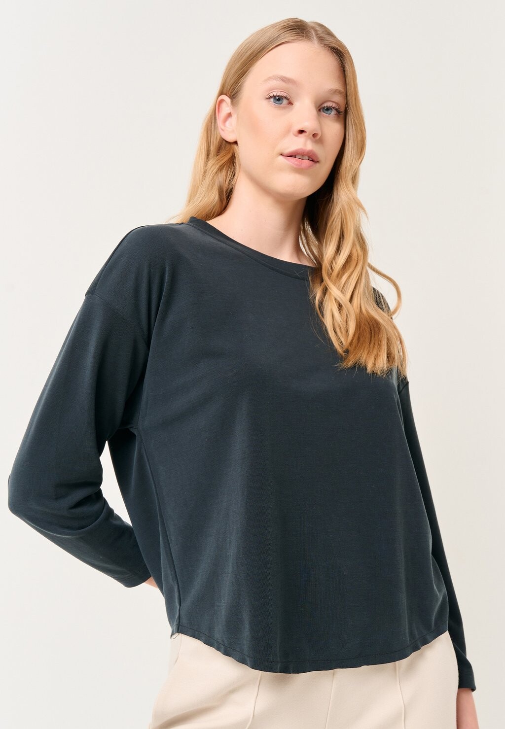 Толстовка LOOSE FIT CREW NECK LONG SLEEVED COMFY Jimmy Key, черный
Толстовка LOOSE FIT CREW NECK LONG SLEEVED COMFY Jimmy Key, черный