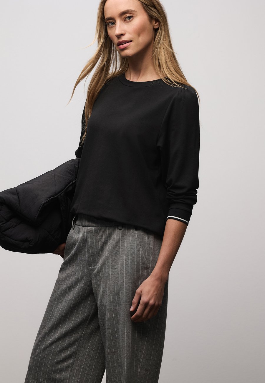 Топ Street One SOFTES MIT DETAILS, Schwarz/Black
Топ Street One SOFTES MIT DETAILS, Schwarz/Black