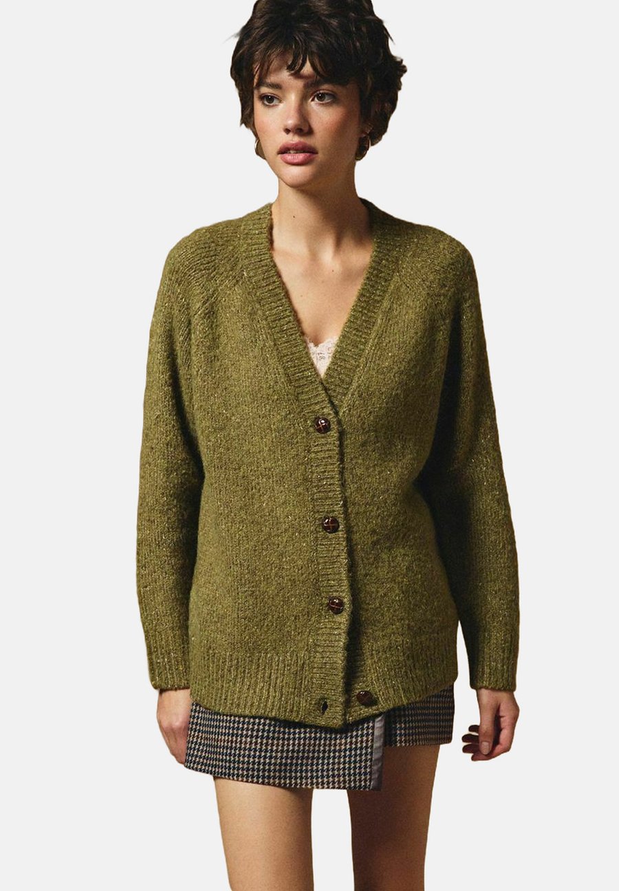 Кардиган New Look CHUNKY RAGLAN V NECK, Olive
Кардиган New Look CHUNKY RAGLAN V NECK, Olive
