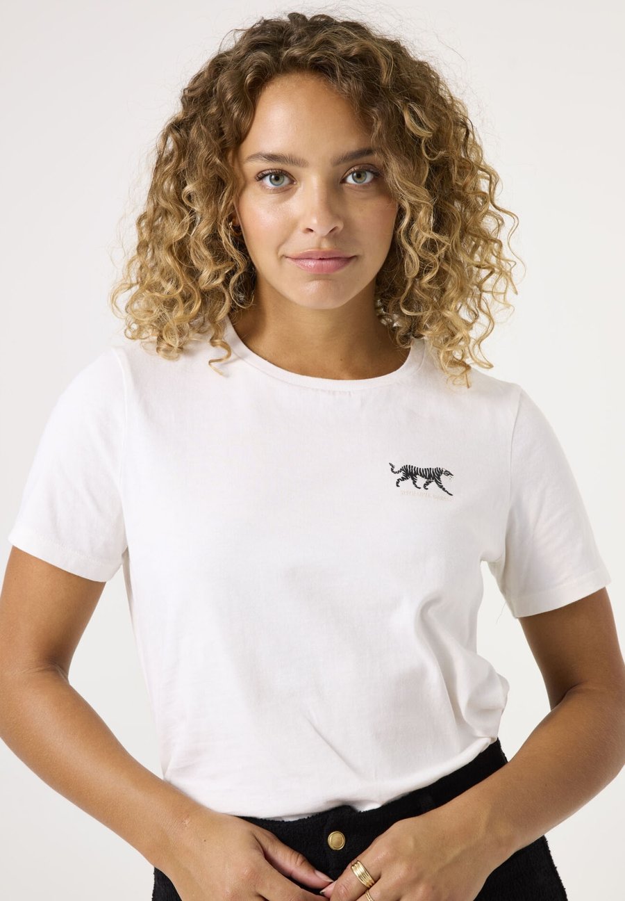 Футболка Garcia Print T-shirt, Off White/White, Белый, Футболка Garcia Print T-shirt, Off White/White
Футболка Garcia Print T-shirt, Off White/White, Белый, Футболка Garcia Print T-shirt, Off White/White