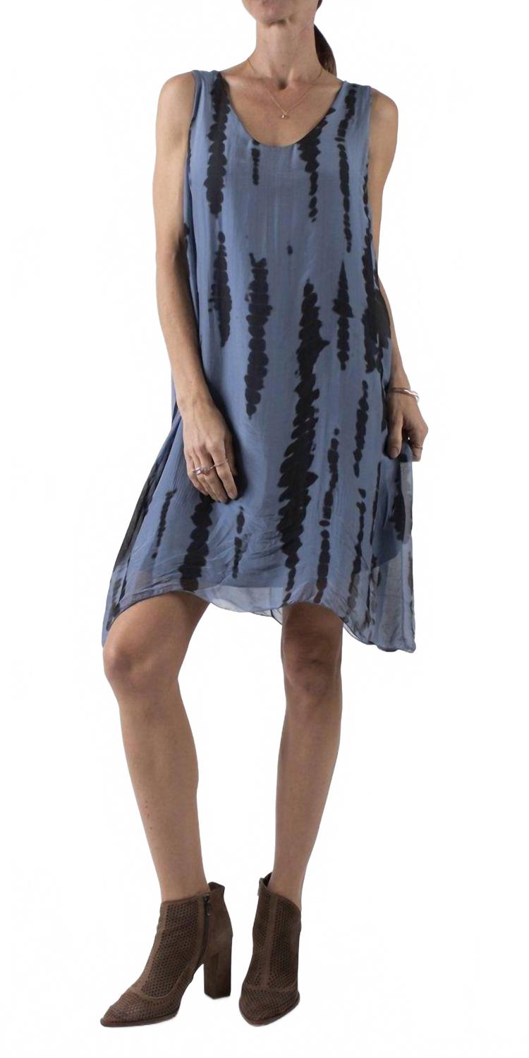 Платье с принтом тай-дай в голубом цвете GIGI MODA 
Платье с принтом тай-дай в голубом цвете GIGI MODA