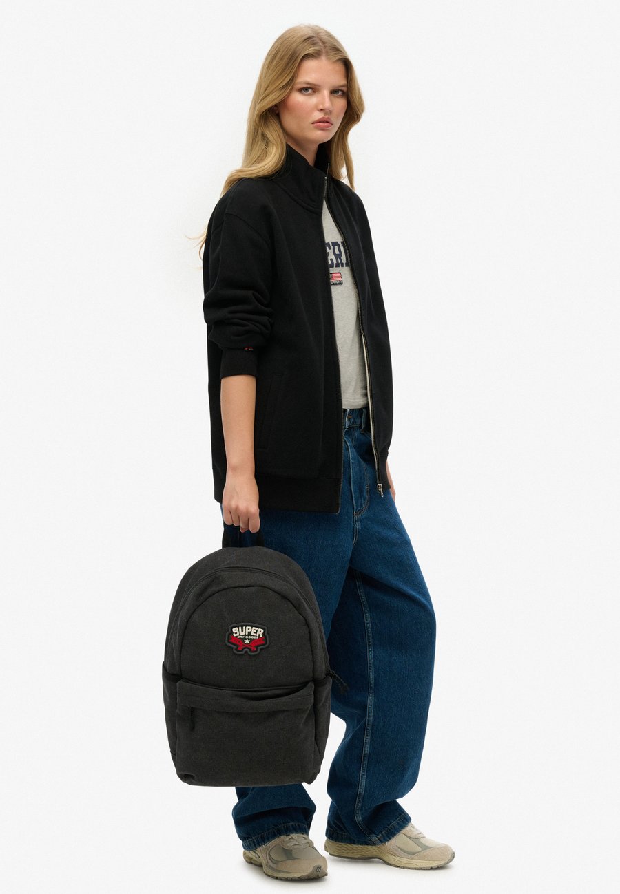 Рюкзак Superdry & Co Rucksack, Vintage Black/Black
Рюкзак Superdry & Co Rucksack, Vintage Black/Black