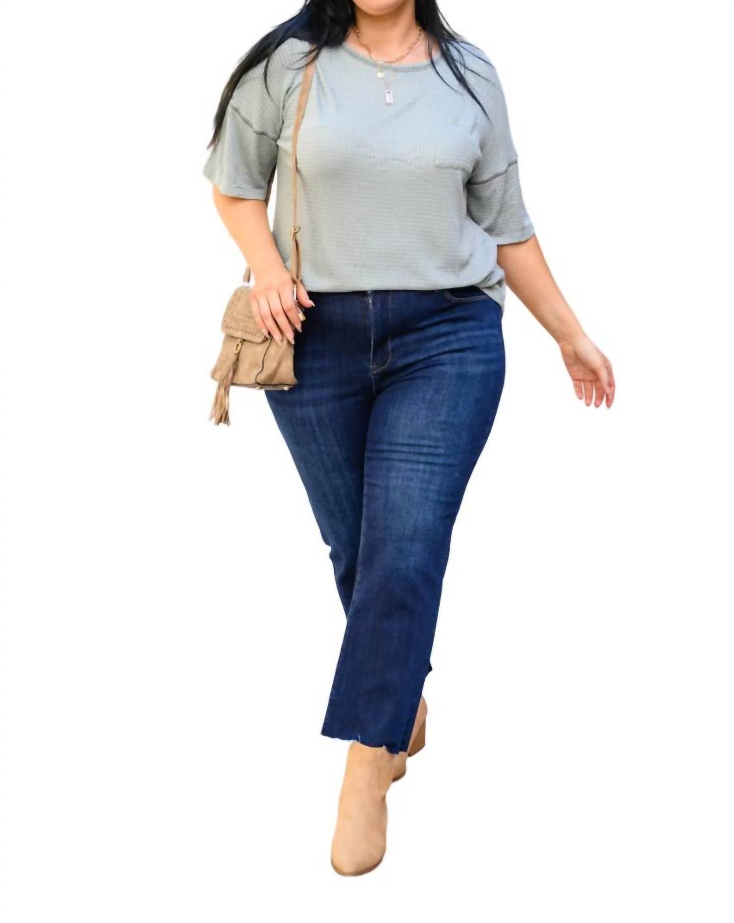 Джинсы Sofia средней посадки, темного цвета RISEN, цвет dark wash
Джинсы Sofia средней посадки, темного цвета RISEN, цвет dark wash