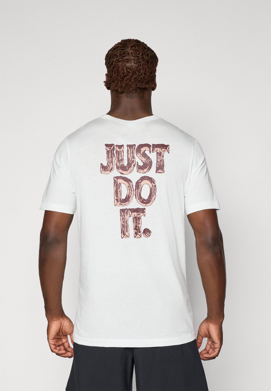 Спортивная футболка Nike Performance TEE, Summit White/White
Спортивная футболка Nike Performance TEE, Summit White/White