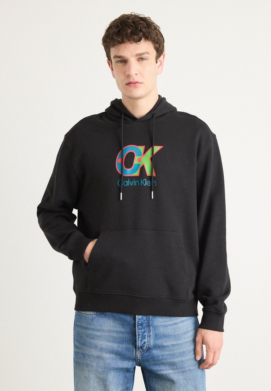 Толстовка Calvin Klein DOT GRAPHIC, Black
Толстовка Calvin Klein DOT GRAPHIC, Black