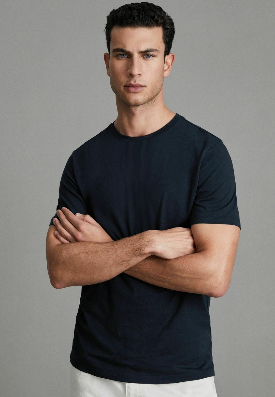 Футболка Reiss REGULAR FIT BLESS CREW NECK, Navy/Dark Blue, Синий, Футболка Reiss REGULAR FIT BLESS CREW NECK, Navy/Dark Blue
Футболка Reiss REGULAR FIT BLESS CREW NECK, Navy/Dark Blue, Синий, Футболка Reiss REGULAR FIT BLESS CREW NECK, Navy/Dark Blue