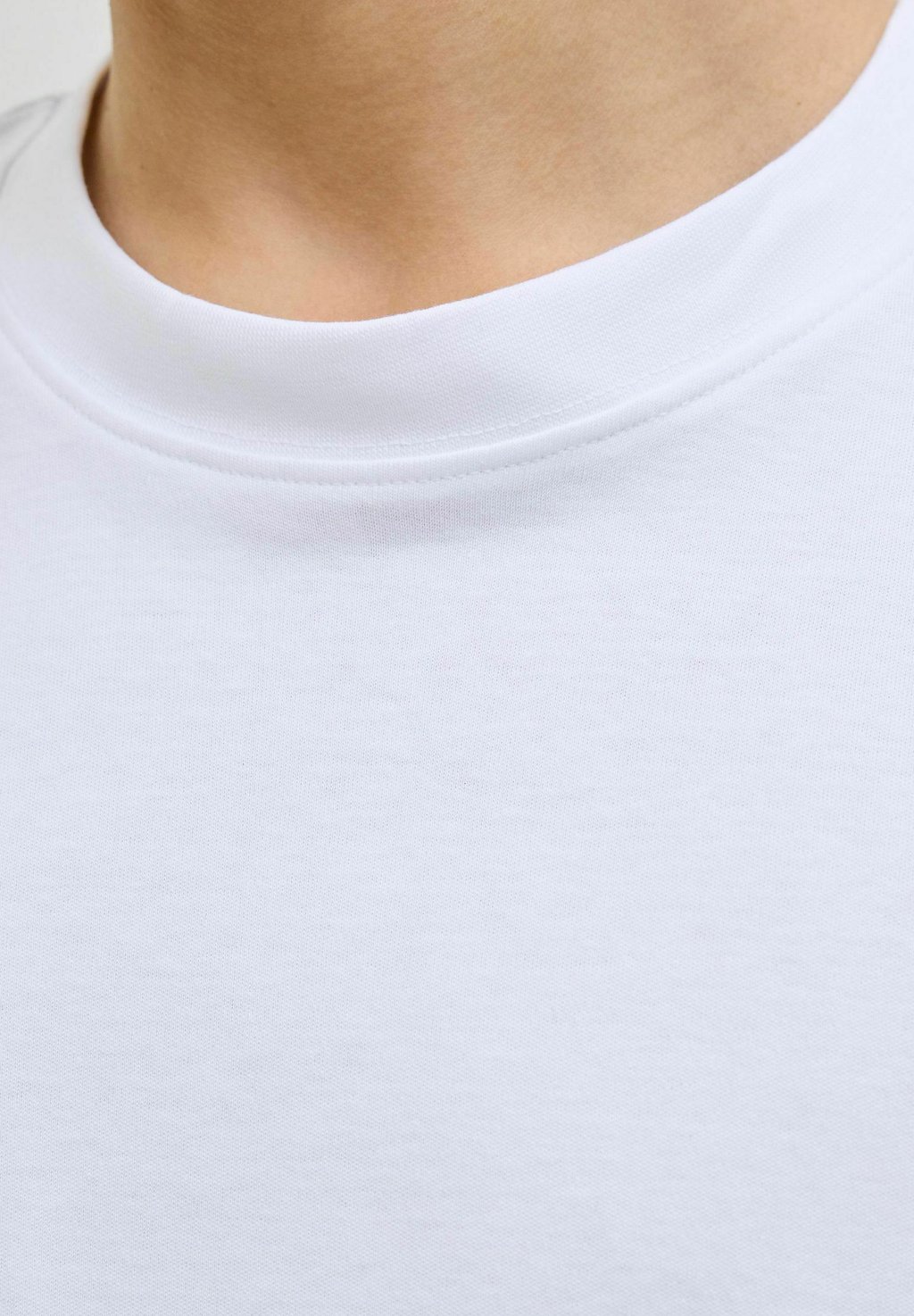 Базовая футболка 2ER-PACK EINFARBIG RUNDHALS Jack & Jones, белый
Базовая футболка 2ER-PACK EINFARBIG RUNDHALS Jack & Jones, белый